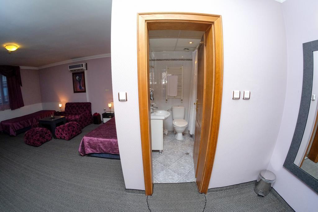 Haskovo Hotel Esterno foto
